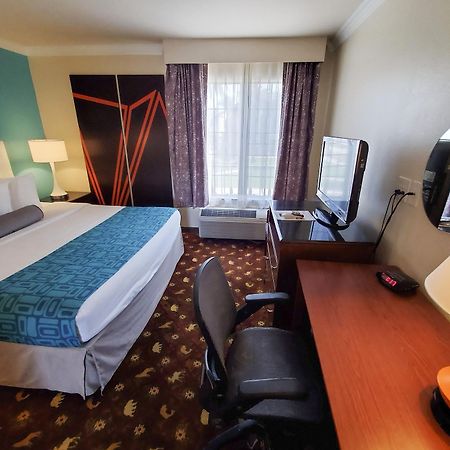 Howard Johnson By Wyndham Pasadena Exterior foto