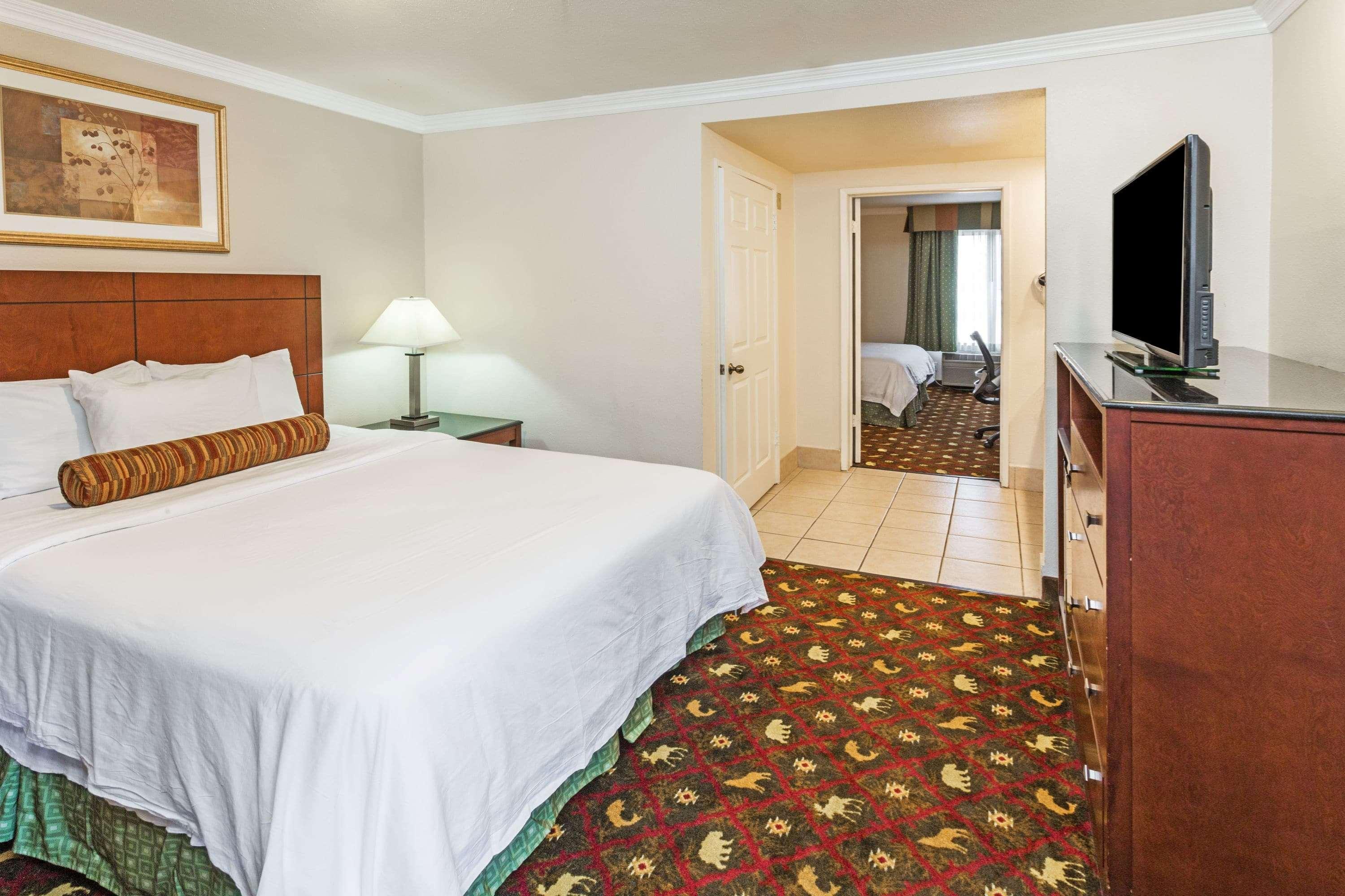 Howard Johnson By Wyndham Pasadena Exterior foto